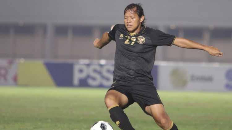 Jersey ketiga Timnas Indonesia dari Mills pada pertandingan uji coba timnas Indonesia U-23 vs Bali United di Stadion Madya Senayan, Minggu (07/03/21).