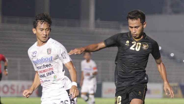 Pertandingan uji coba timnas Indonesia U-23 vs Bali United di Stadion Madya Senayan, Minggu (7/3/21).