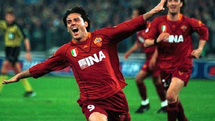 Selebrasi striker AS Roma, Vincenzo Montella, usai menjebol gawang Lazio dalam pertandingan Serie A Italia, 10 Maret 2002.
