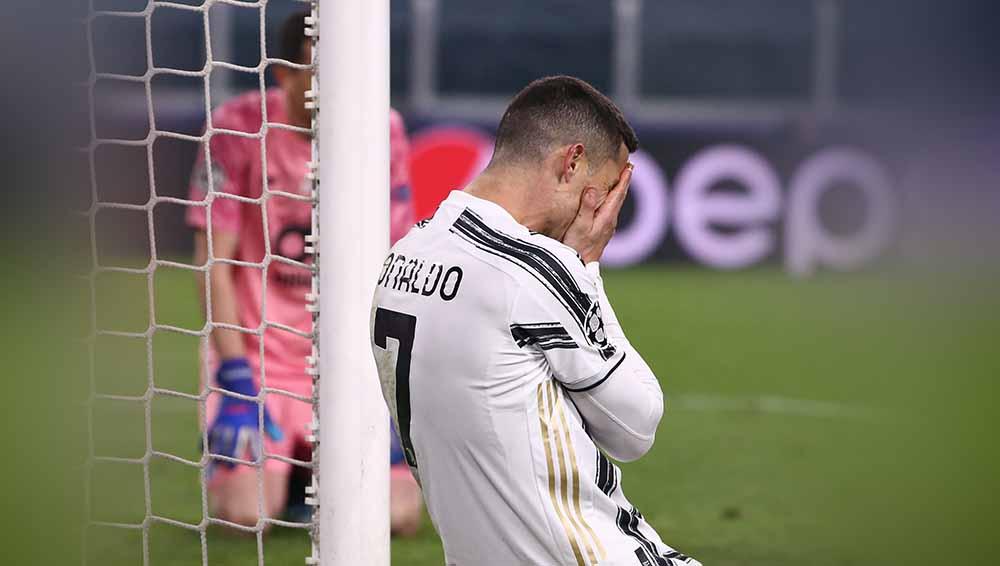 Reaksi Cristiano Ronaldo, pemain Juventus tersingkir dari Liga Champion usai kalah dari Porto. Copyright: Twitter@ChampionsLeague