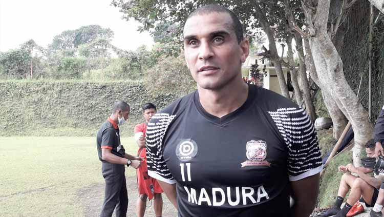 Penyerang asal Brasil, Bruno Lopes menunjukkan komitmennya bersama Madura United.