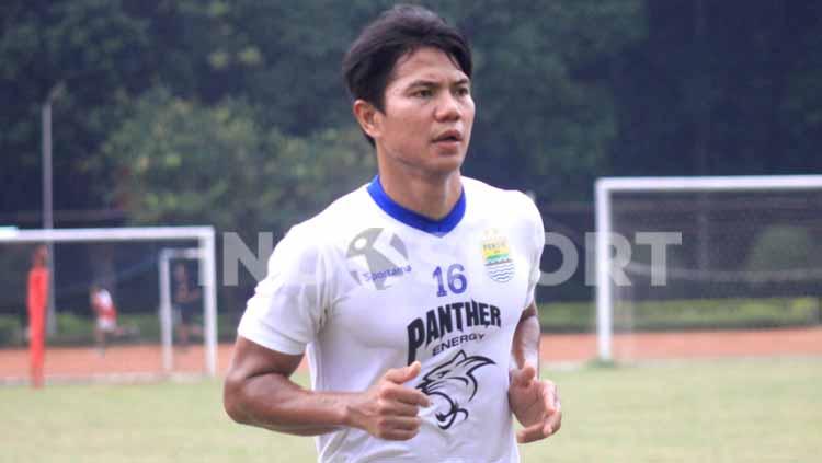 Pemain belakang Persib dan mantan penggawa Timnas Indonesia, Achmad Jufriyanto, sangat antusias saat kembali berlatih bersama tim jelang Liga 1 2022-2023. - INDOSPORT