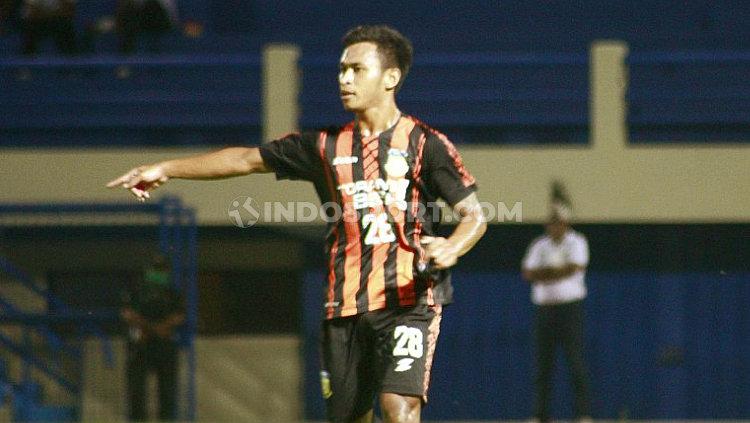 Osvaldo Haay saat memperkuat Tim PON Papua di laga eksibisi.