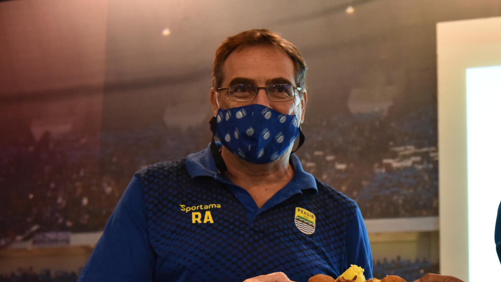 Pelatih Persib, Robert Rene Alberts.