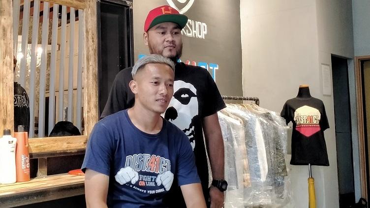Pemain Arema FC, Dendi Santoso, melebarkan bisnis di luar lapangan hijau.