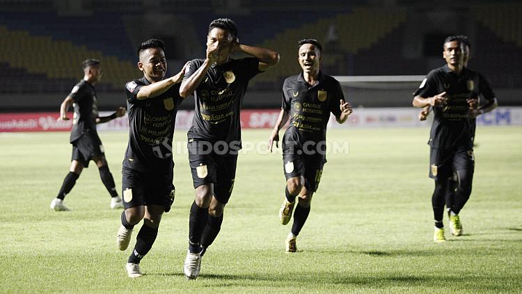 Laga PSIS Semarang saat menghadapi Barito Putera di laga perdana fase grup A Piala Menpora 2021 di Stadion Manahan Solo.