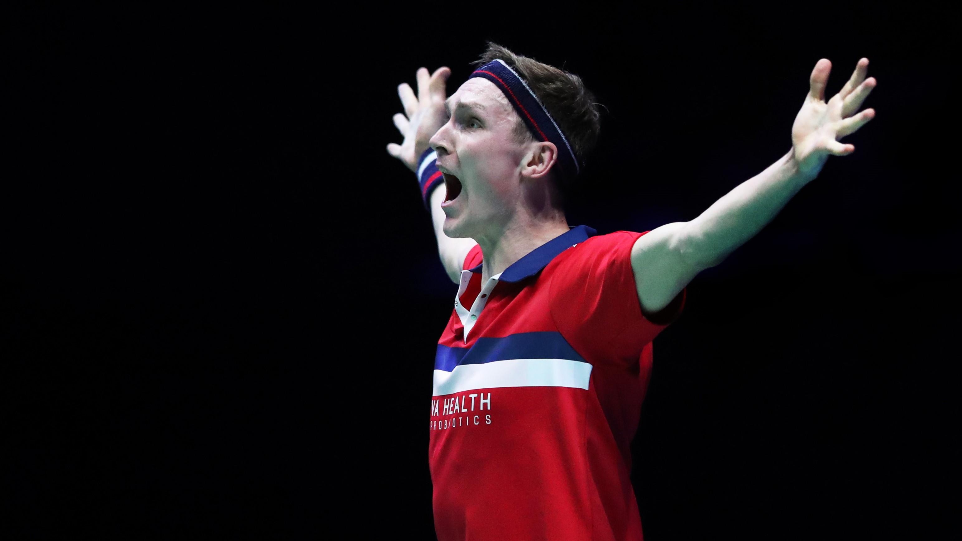 Pebulutangkis Denmark, Viktor Axlesen, merayakan kemenangan atas Anders Antonsen (Denmark) pada laga semifinal All England 2021 di Utilita Arena Birmingham, Sabtu (20/3/2021).