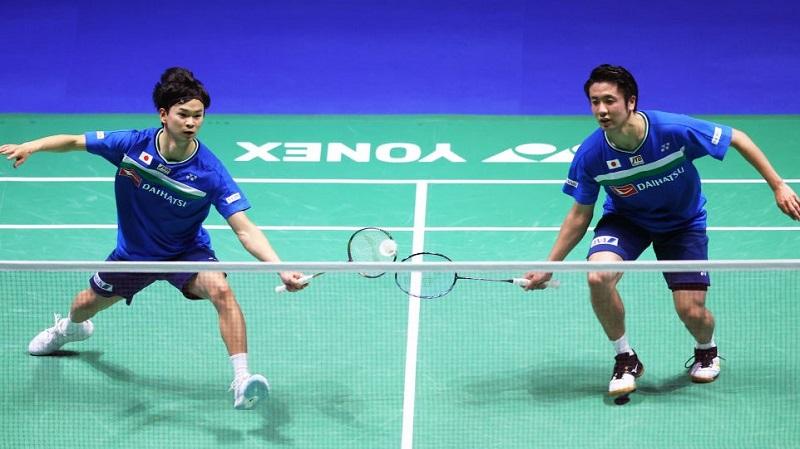 Pasangan ganda putra Jepang, Hiroyuki Endo/Yuta Watanabe, beraksi pada laga final All England 2021 menghadapi Takeshi Kamura/Keigo Sonoda (Jepang) di Utilita Arena Birmingham, Minggu (21/3/2021). Copyright: Naomi Baker/Getty Images