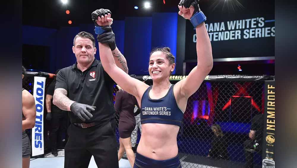 Gloria de Paula petarung wanita UFC.