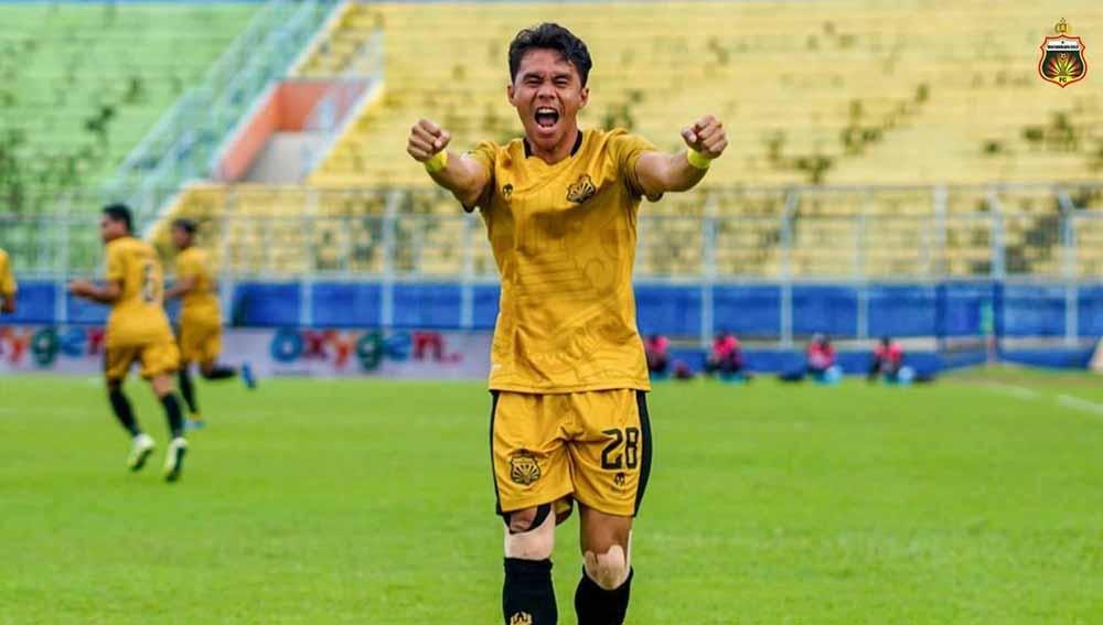 Selebrasi Alsan Sanda usai mencetak gol ke gawang Borneo FC di Piala Menpora 2021. - INDOSPORT