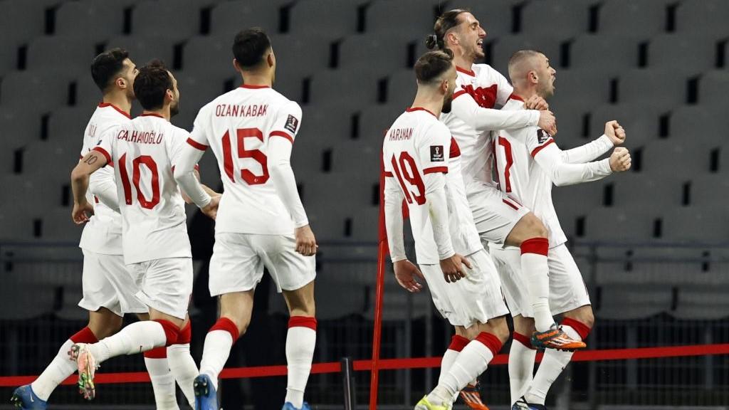 Berikut hasil pertandingan kualifikasi Piala Dunia 2022 zona Eropa antara Turki vs Belanda, Kamis (25/03/21). Tim Oranye babak belur oleh hattrick Burak Yilmaz. - INDOSPORT