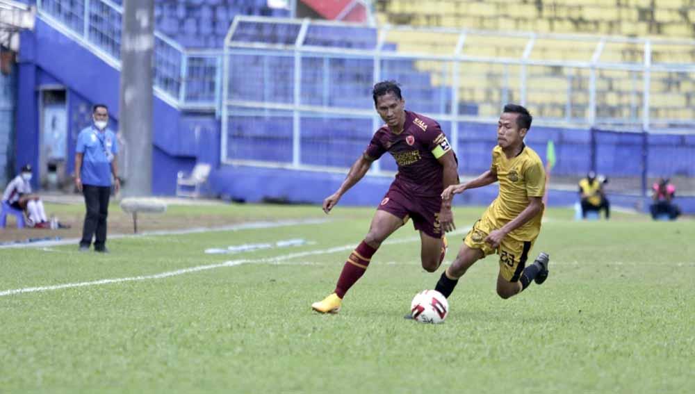 Aksi-aksi pemain PSM Makassar melawan Bhayangkara Solo FC.