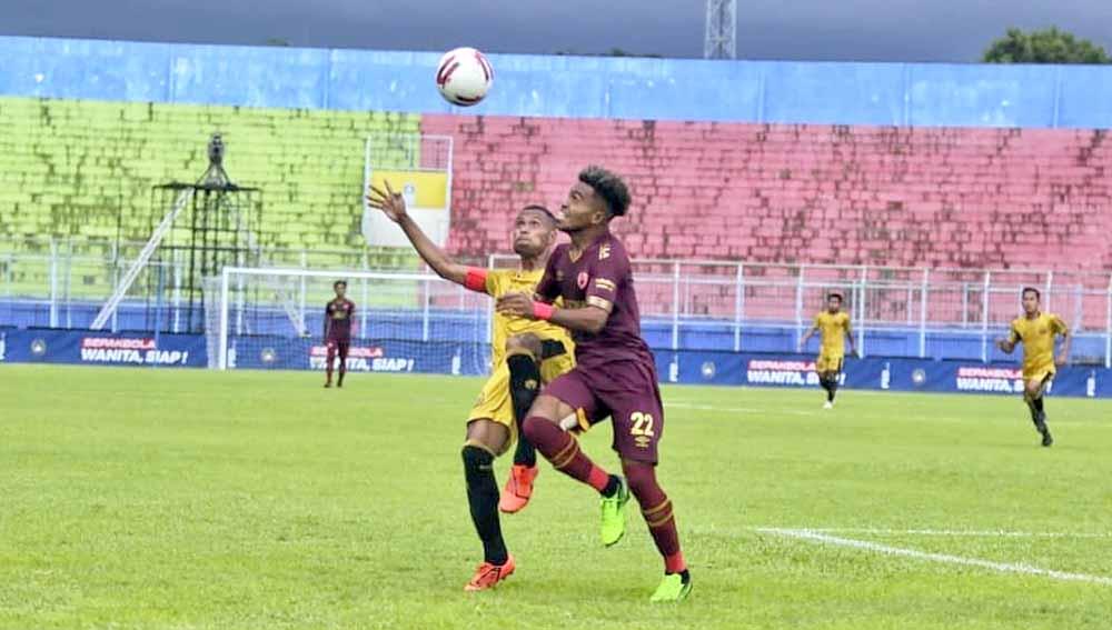 Aksi-aksi pemain PSM Makassar melawan Bhayangkara Solo FC. Copyright: Official PSM Makassar