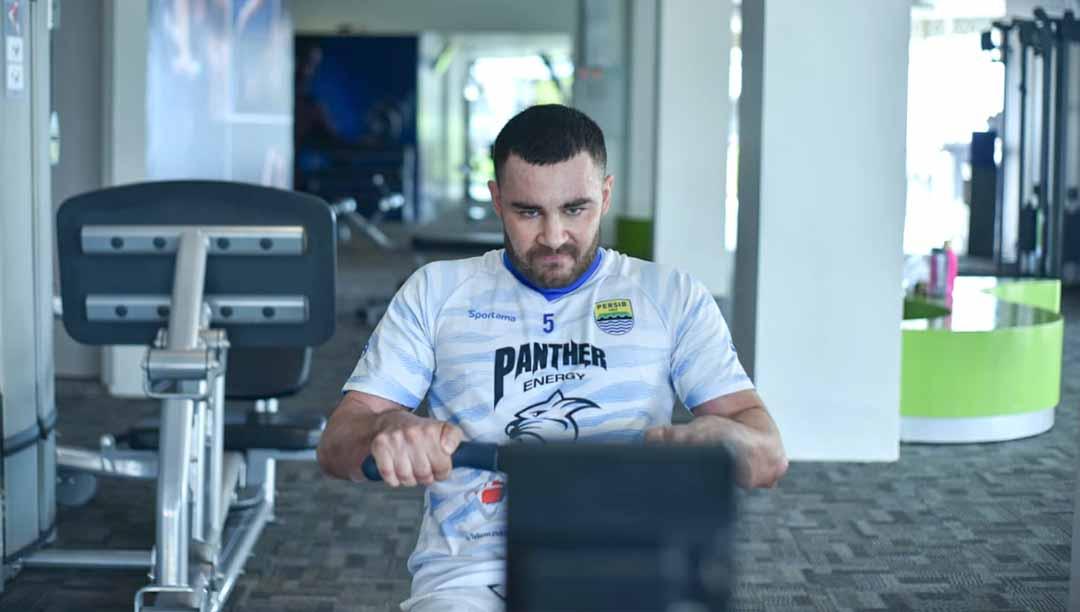 Mantan pemain Persib Bandung, Farshad Noor.