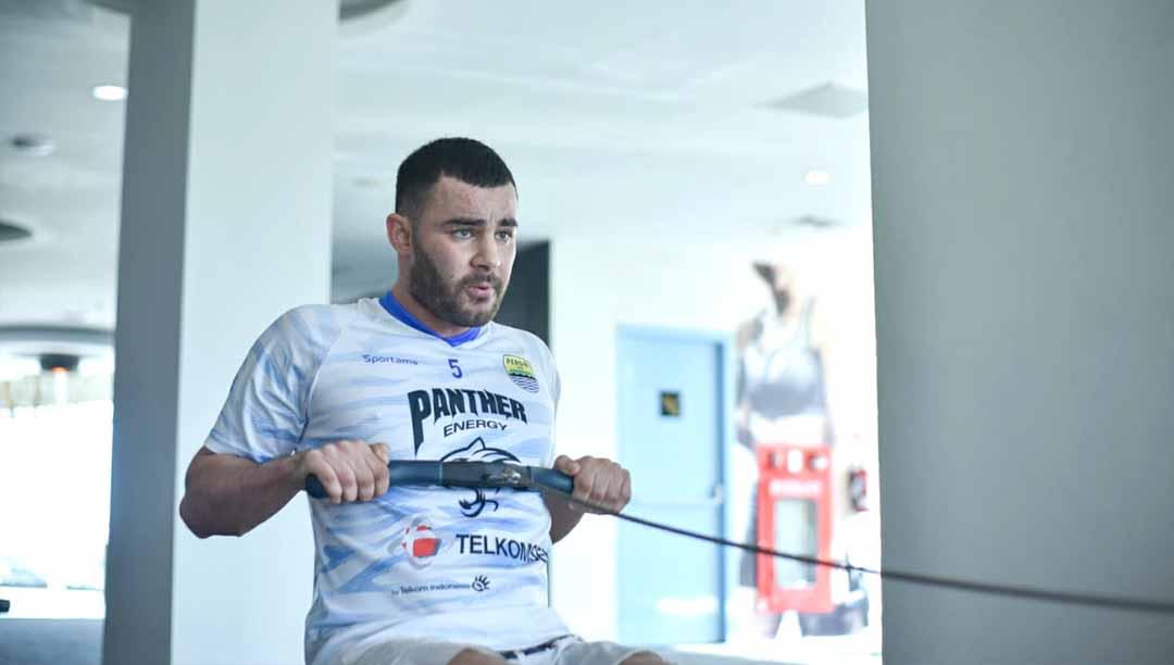 Farshad Noor saat masih bermain untuk Persib Bandung.