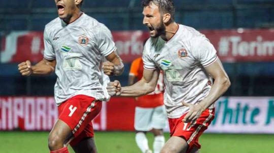 Selebrasi pemain Persija usai membobol gawang Borneo FC di Piala Menpora 2021.