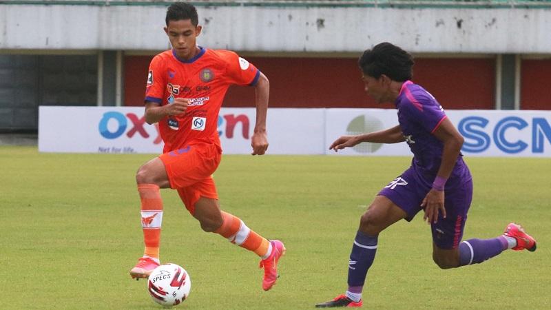 Laga Persiraja Aceh saat menghadapi Persita pada laga perdana grup D Piala Menpora 2021. - INDOSPORT