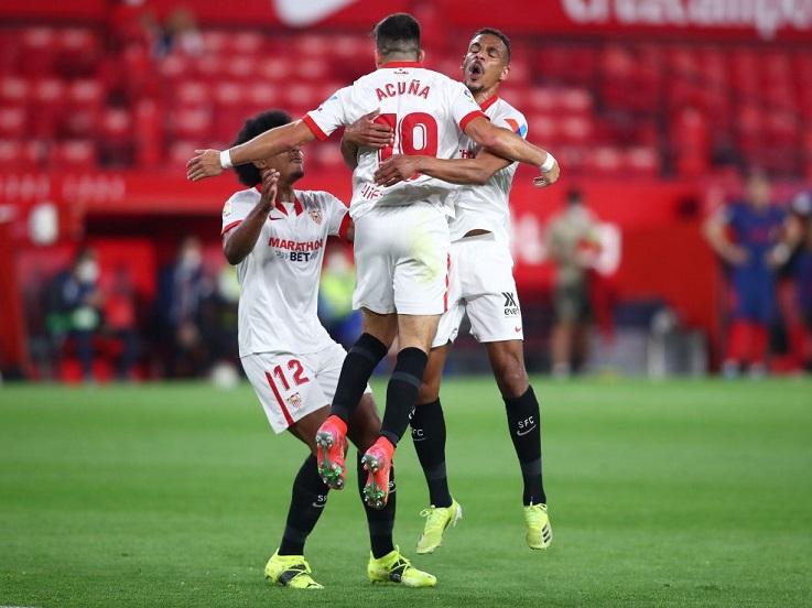 Laga antara Sevilla vs Atletico Madrid di pekan ke-29 LaLiga Spanyol, Senin (05/04/21) dini hari WIB. Copyright: Fran Santiago/Getty Images