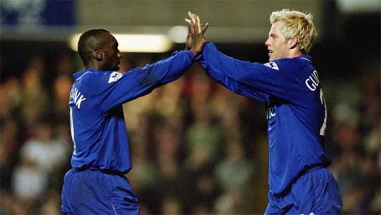 Hasselbaink bareng Gudjohnsen waktu berseragam Chelsea.