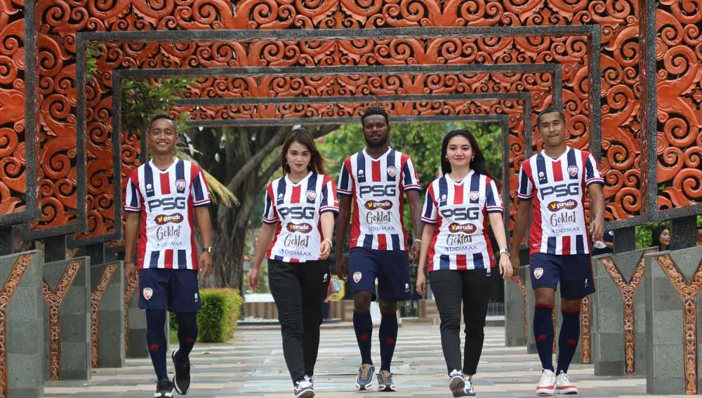 Jersey home anyar PSG Pati musim 2021-2022.
