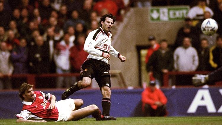 Gol spetakuler Ryan Giggs dalam pertandingan Piala FA antara Arsenal vs Manchester United, 14 April 1999. - INDOSPORT