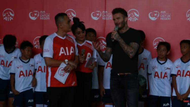 Valentino Simanjuntak bersama David Beckham Copyright: youtube/Law&Justice Investigasi