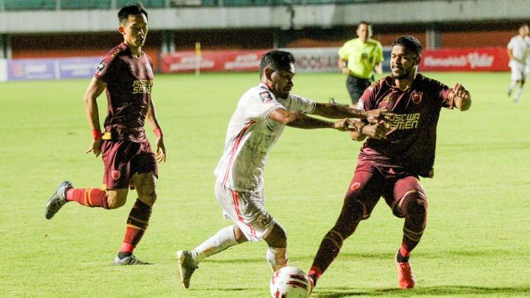 Bursa transfer Liga 1 masih bergulir. Ramdani Lestaluhu berharap bisa CLBK dengan Persija Jakarta, tapi ada hal yang membuatnya sulit untuk kembali.