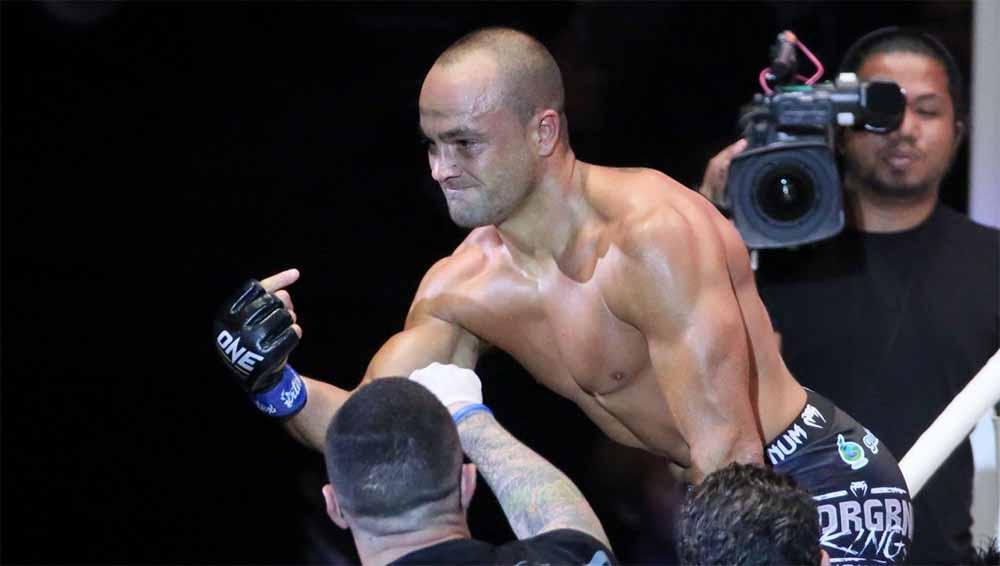 Eddie Alvarez mantan juara kelas ringan UFC.