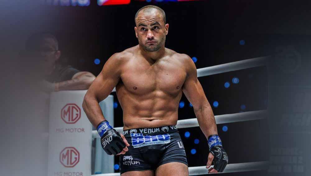 Eddie Alvarez mantan juara kelas ringan UFC.