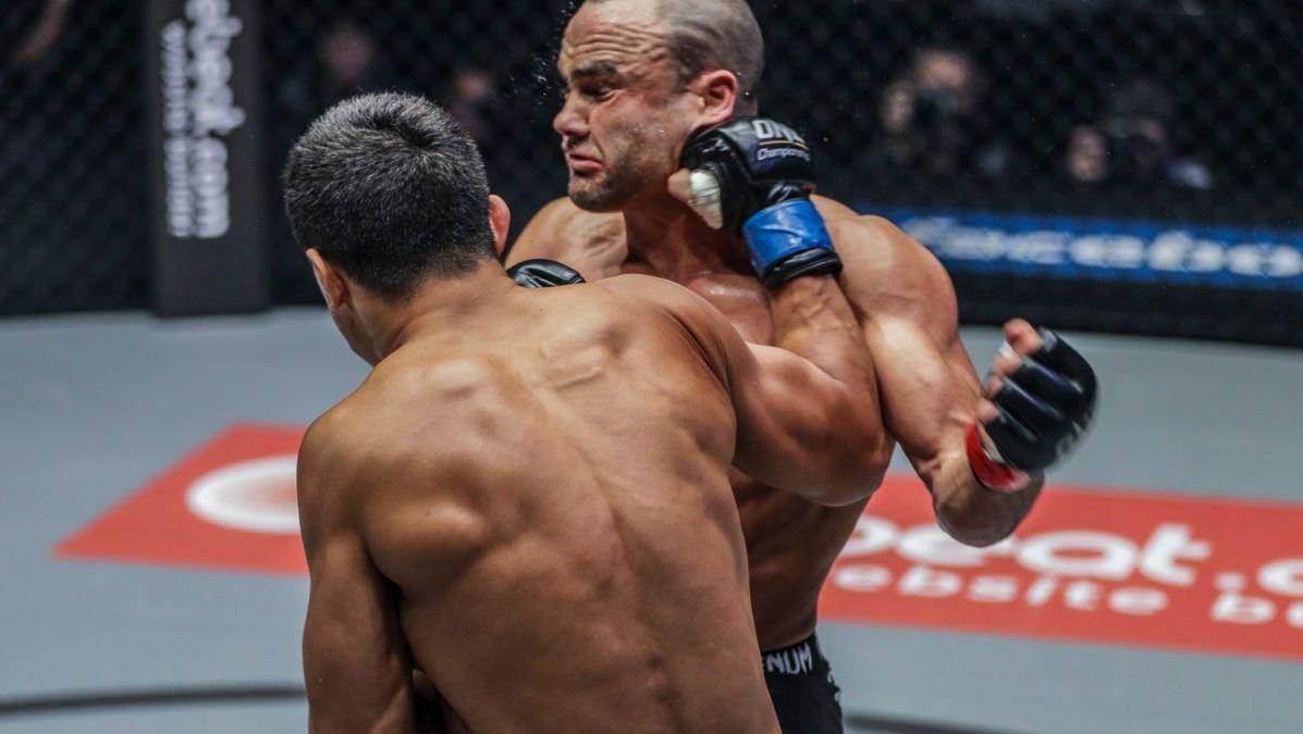 Timofey Nastyukhin mampu taklukan mantan jagoan UFC Eddie Alvarez di ONE Championship
