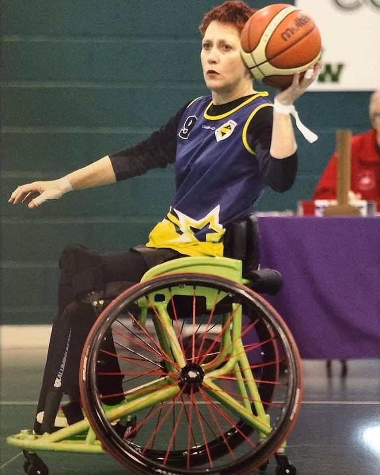 Fiona Carey, penyintas 8 kanker yang jadi atlet basket kursi roda asal Inggris Copyright: Twitter @finchinch