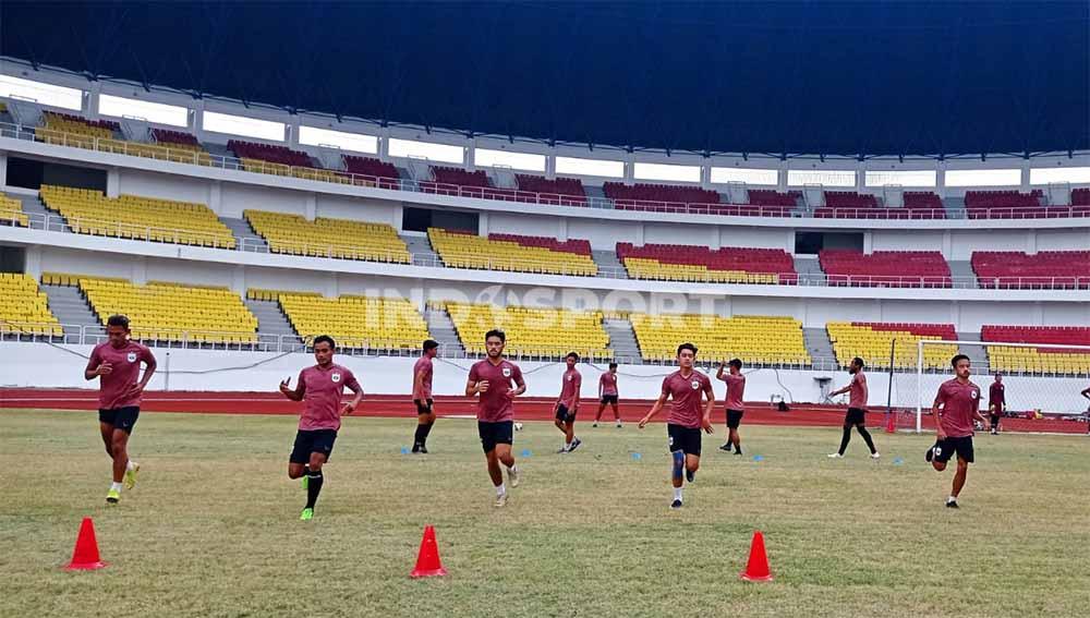 Para pemain PSIS saat berlatih di Stadion Jatidiri, Semarang beberapa waktu lalu. - INDOSPORT