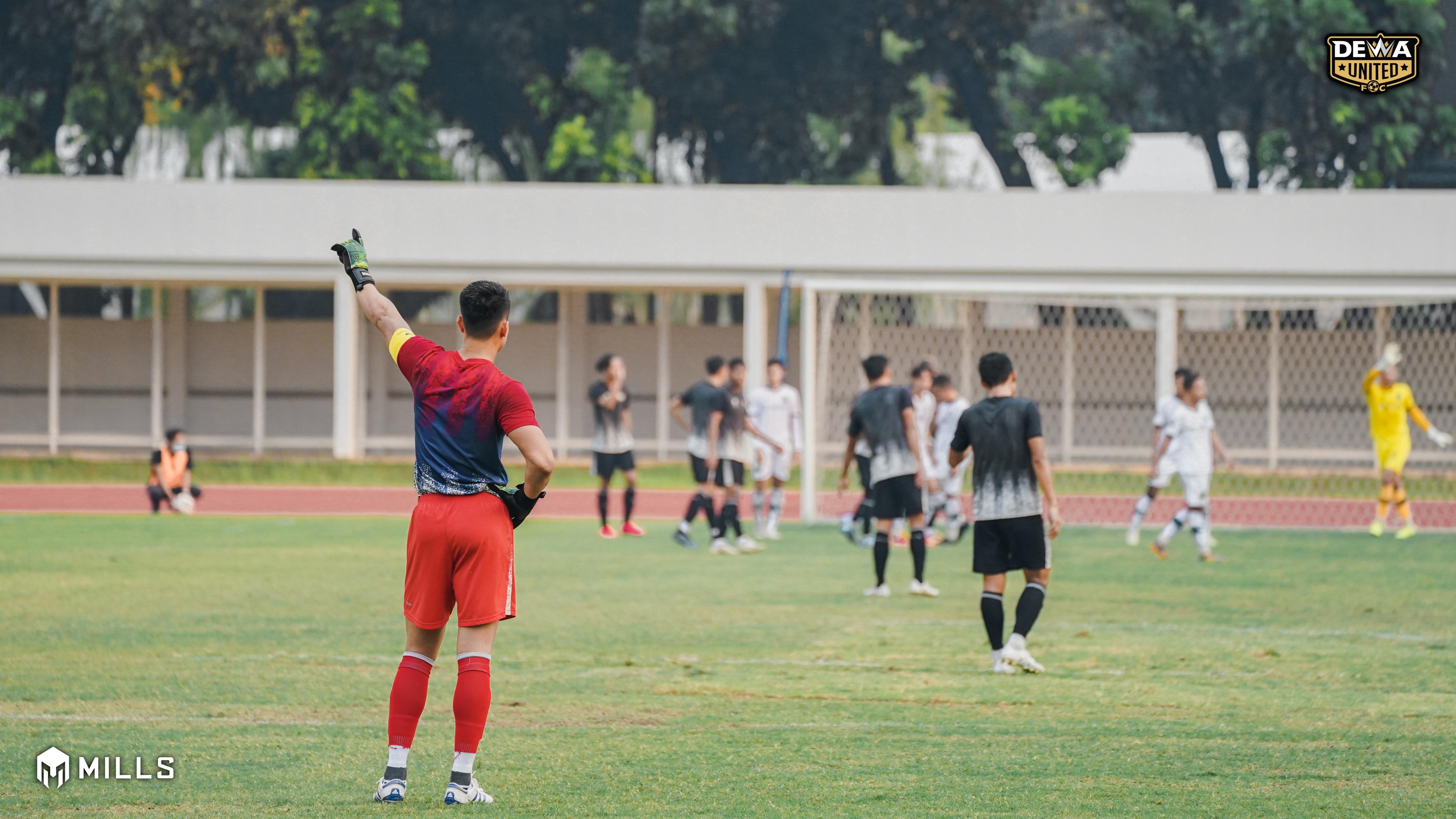 Dewa United saat menggelar uji coba melawan tim Persikabo di Stadion Madya Senayan, beberapa waktu lalu.
