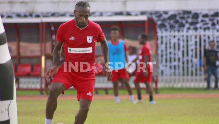 Termasuk Boaz, setidaknya ada lima pemain sepak bola yang mantap jadi Abdi Negara.