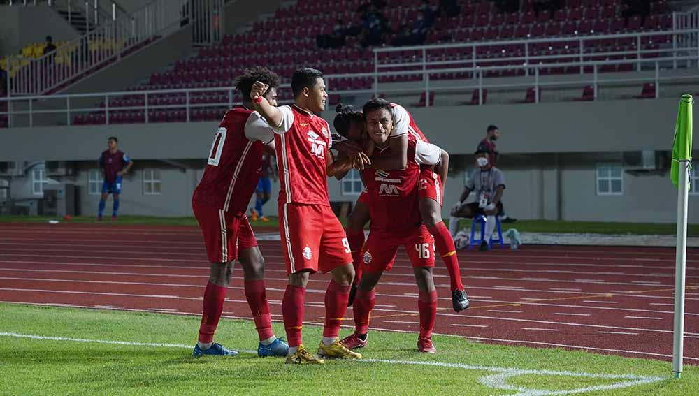 Selebrasi para pemain Persija atas gol pertama Persija ke gawang Persib yang dicetak Osvaldo Haay pada leg kedua final Piala Menpora 2021 di Stadion Manahan Solo, Minggu (25/04/21).