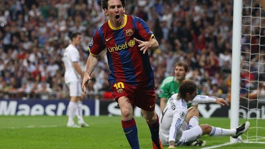 Selebrasi Lionel Messi usai membawa Barcelona mengalahkan Real Madrid di semifinal Liga Champions,. 27 April 2011.