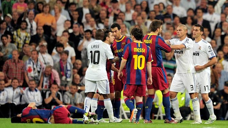 Tensi mendidik el clasico antara Real Madrid vs Barcelona di semifinal Liga Champions,. 27 April 2011.
