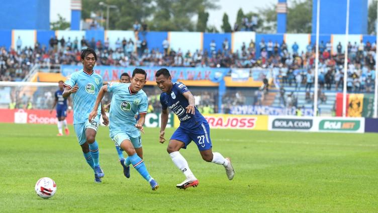 Safrudin Tahar (kanan) ketika merumput bersama PSIS di tahun 2020 silam