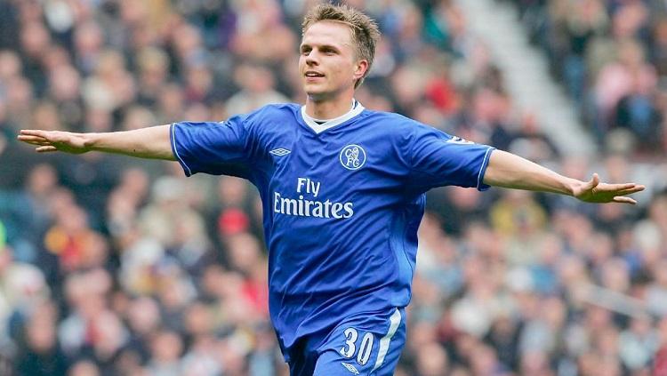 Selebrasi gelandang Chelsea, Jesper Gronkjaer, usai membobol gawang Liverpool dalam pertandingan Liga Inggris, 11 Mei 2003.