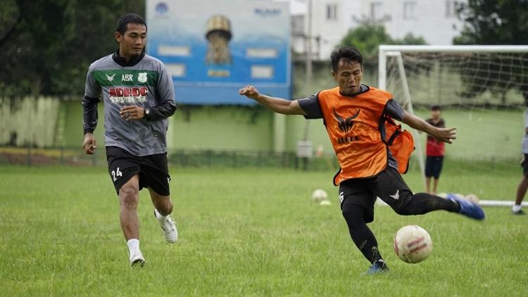 Skuat PSMS Medan saat menggelar latihan perdana pasca libur lebaran, Senin (17/5/21) petang.