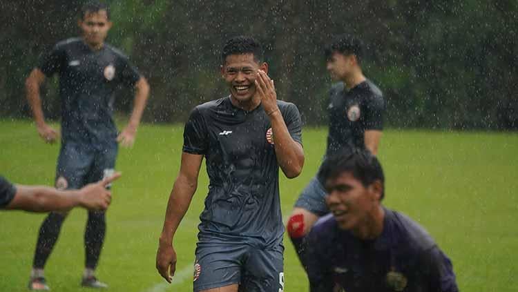 Kegembiraan pemain pada latihan perdana Persija Jakarta jelang Liga 1 2021 di POR Sawangan, Kamis (20/05/21).