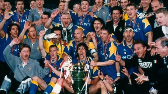 Pemain Juventus bersuka cita saat menjuarai Liga Champions usai mengalahkan Ajax Amsterdam di final. 22 Mei 1996.