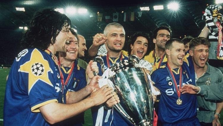 Pemain Juventus bersuka cita saat menjuarai Liga Champions usai mengalahkan Ajax Amsterdam di final. 22 Mei 1996. - INDOSPORT