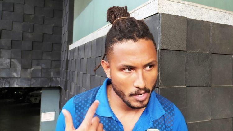 Striker Persib, Wander Luiz, dengan gaya rambut baru ditemui di Graha Persib, Jalan Sulanjana, Kota Bandung, Sabtu (22/05/21).