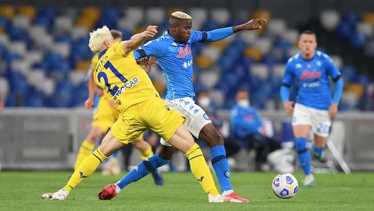 Napoli harus bermain sama kuat melawan Verona pada lanjutan pekan ke-38 Liga Italia 2020-2021. Copyright: Francesco Pecoraro/Getty Images