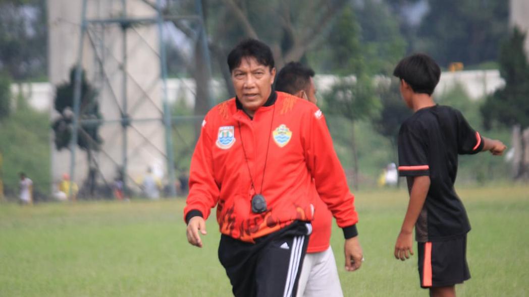 Pelatih PSKC Cimahi, Robby Darwis. - INDOSPORT