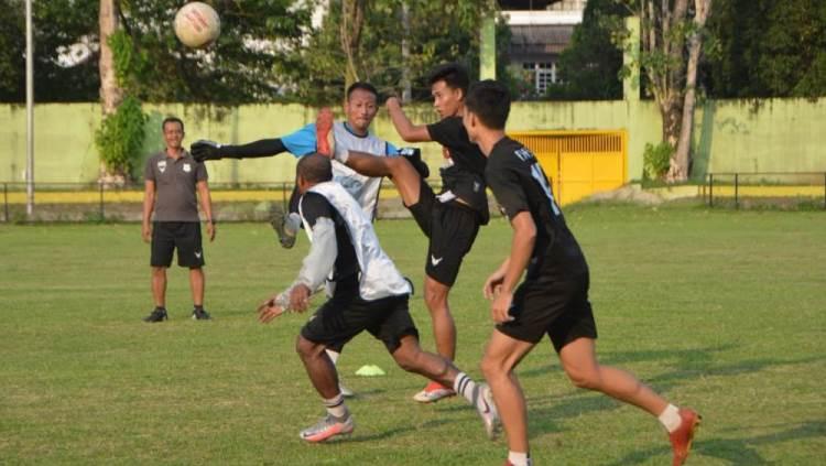 Para pemain PSMS Medan saat latihan di Stadion Mini Kebun Bunga, Medan.