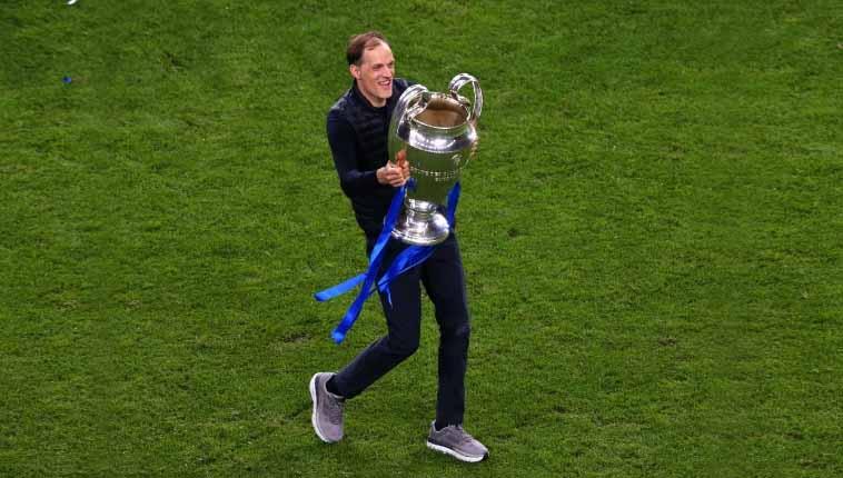 Pelatih Chelsea, Thomas Tuchel kenakan sepatu keberuntungan saat Chelsea menjuarai Trofi Liga Champions.