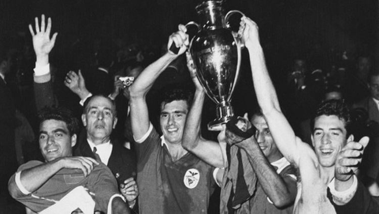 Benfica menjuarai Liga Champions usai mengalahkan Barcelona di final, 31 Mei 1961. - INDOSPORT