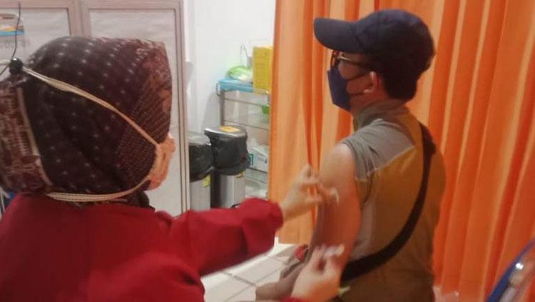 Atlet Sumsesl saat menjalani vaksin Covid-19.